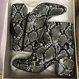 Bar III Women's boots